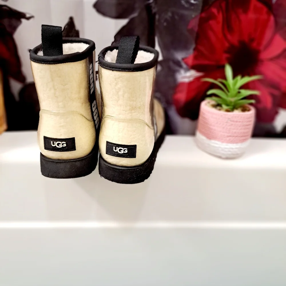 UGG AUSTRALIA CLASSIC ll BEIGE SHERPA CLEAR COVERED WINTER BOOT WOMENS SIZE 6